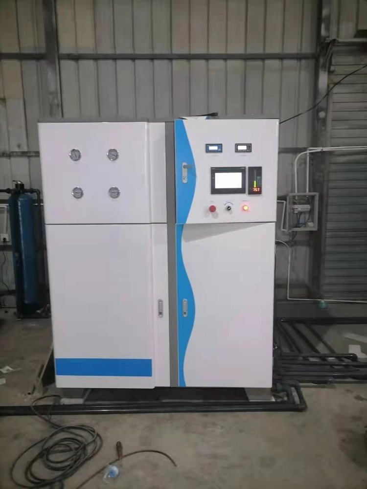 Q-5T-NS-D云南黄总车用尿素生产设备安装案例2.jpg